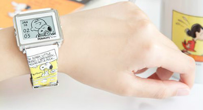 スヌーピーの腕時計「スマートキャンバス」で時感旅行♪ビーグルハグでナイスデザイン！
