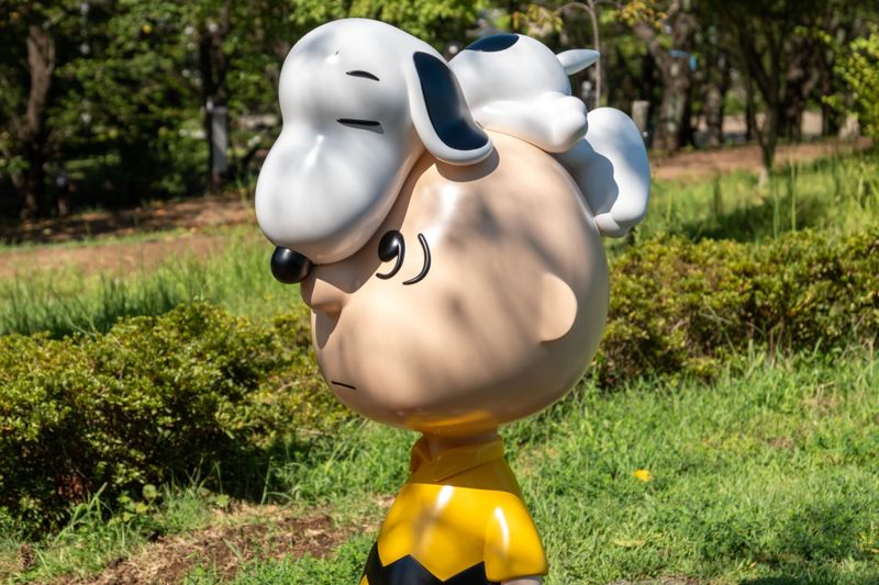 スヌーピーミュージアムスタチュー鶴間公園2体追加寝てるチャーリーブラウン