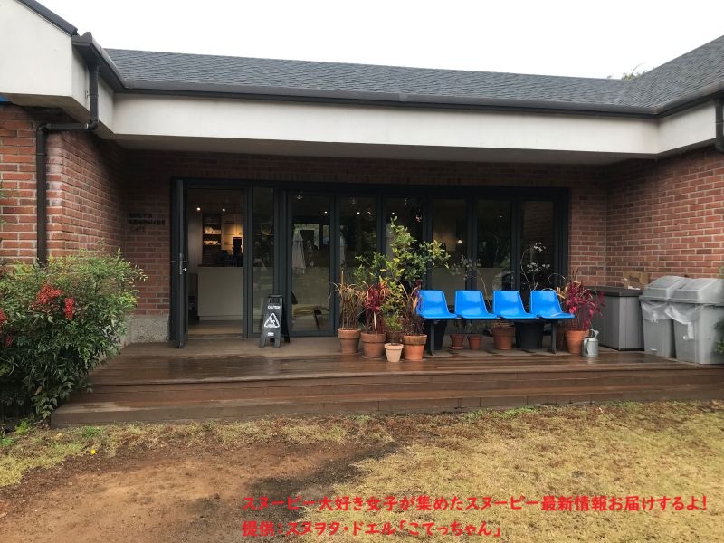 スヌーピーガーデン・Lucy's Lemonade Cafeのテラス